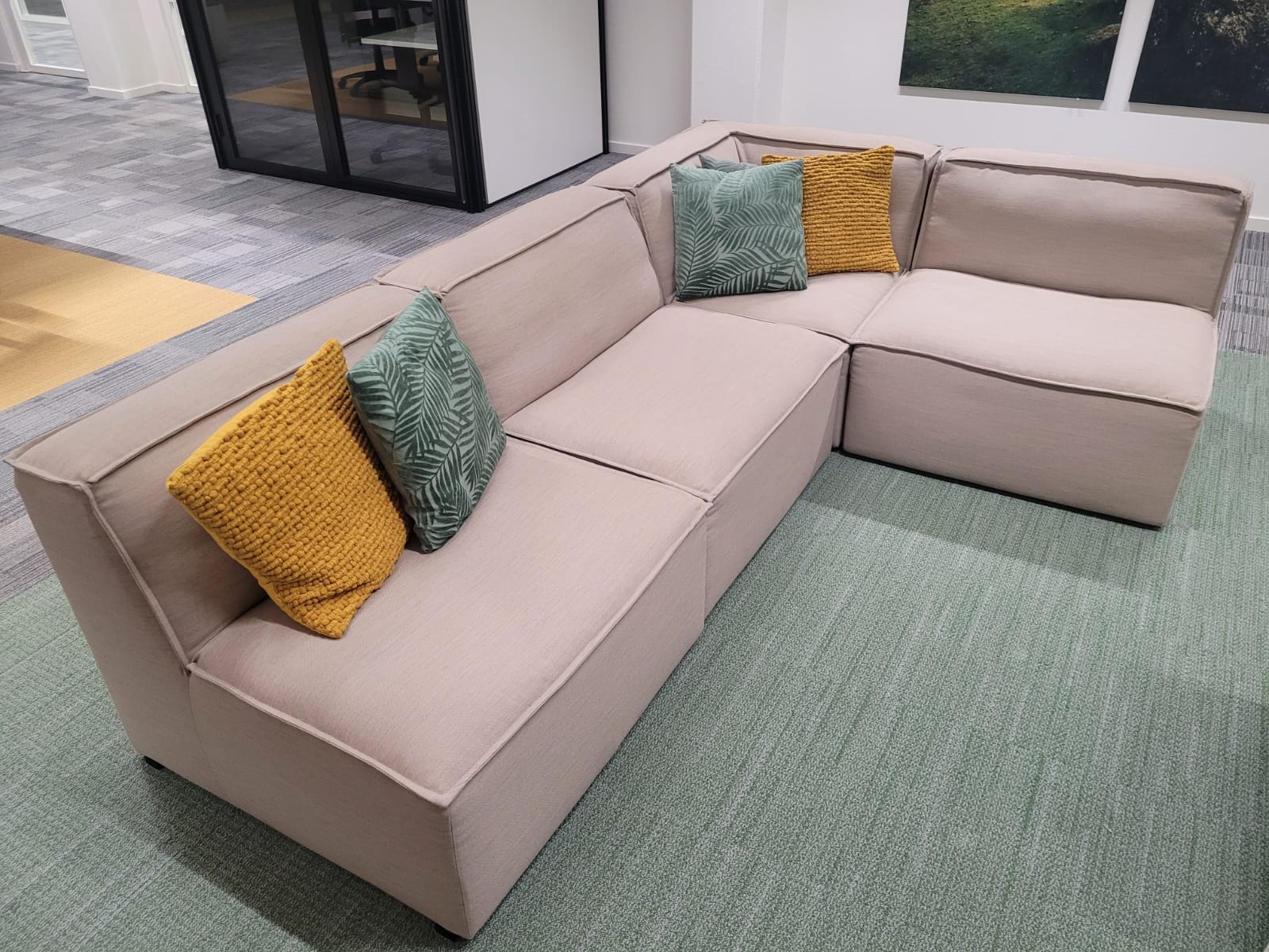 Zakelijk interieur – zetels gekuist na
