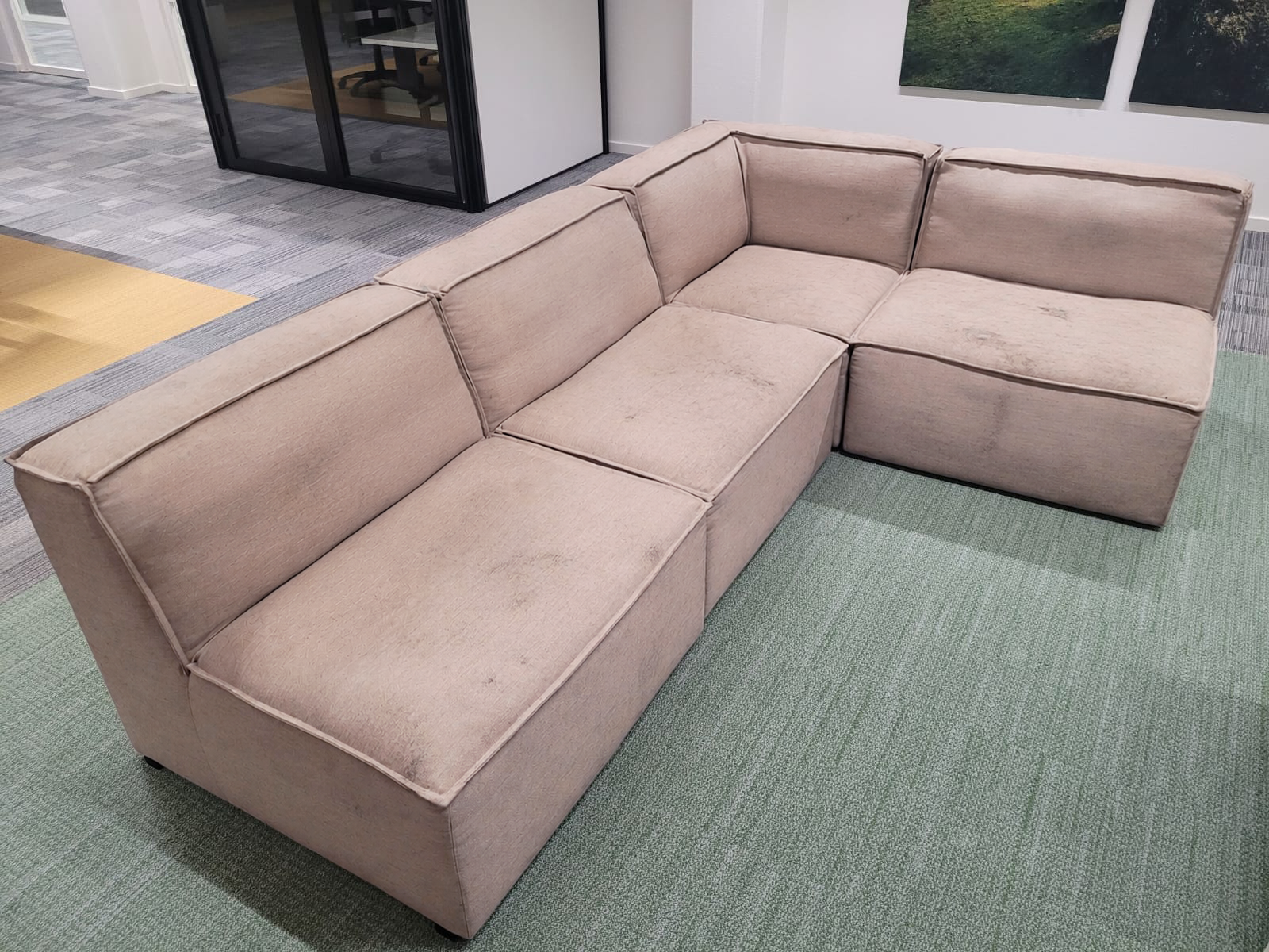 Zakelijk interieur – zetels gekuist voor