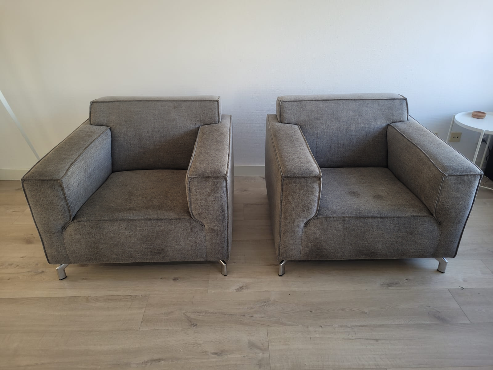 Fauteuils – set grondig gekuist voor